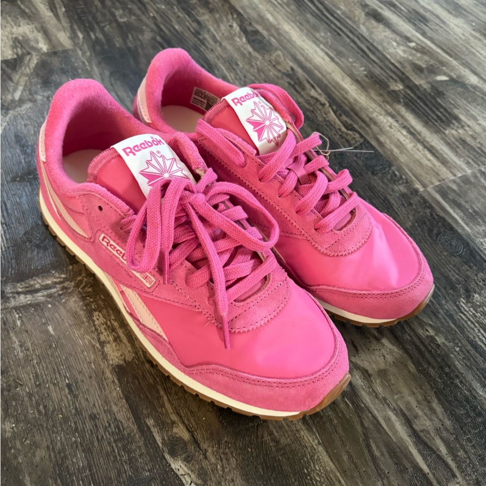Reebok Women's Bright Pink Sneakers NWT Classic AZ